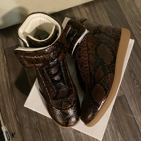 Maison Margiela Future Brown Snake Print Sneakers - Picture 1 of 3